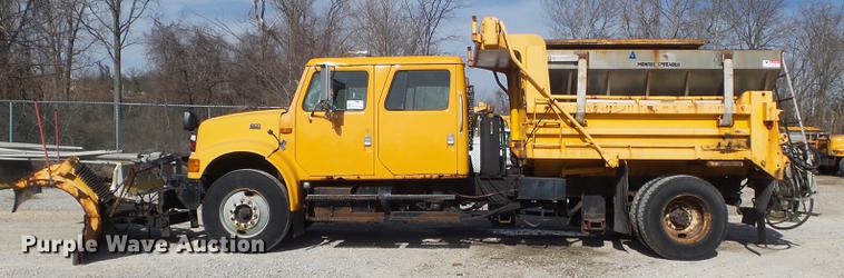 image for item DC7430 2000 International 4900 dump truck