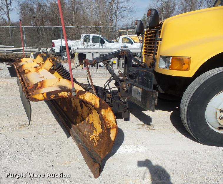 image for item DC7430 2000 International 4900 dump truck