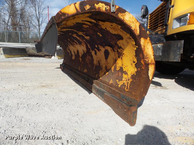 image for item DC7430 2000 International 4900 dump truck