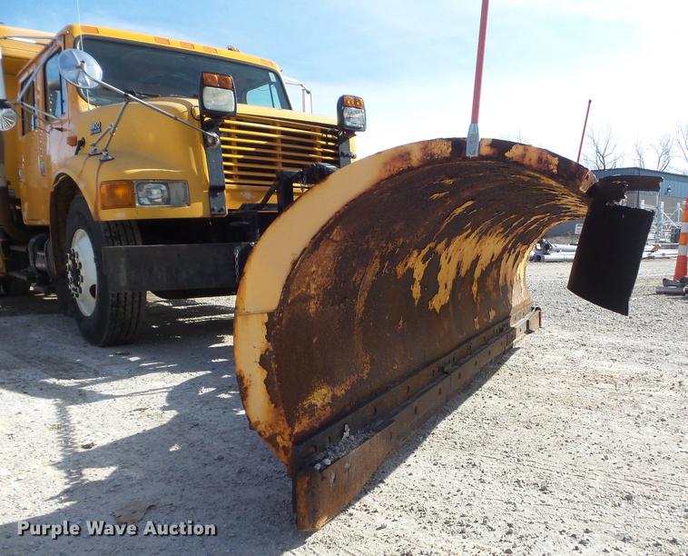 image for item DC7430 2000 International 4900 dump truck