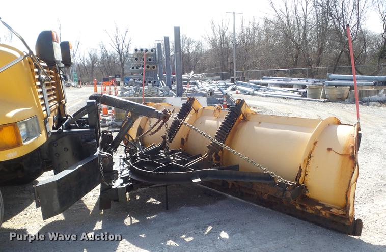 image for item DC7430 2000 International 4900 dump truck