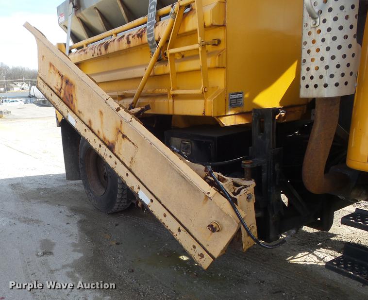 image for item DC7430 2000 International 4900 dump truck