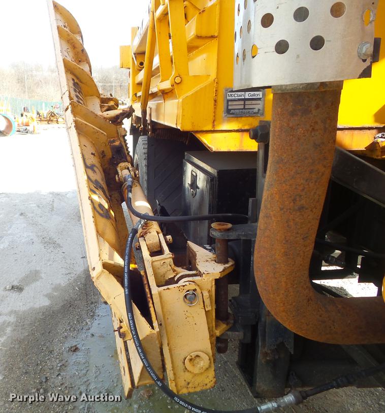 image for item DC7430 2000 International 4900 dump truck