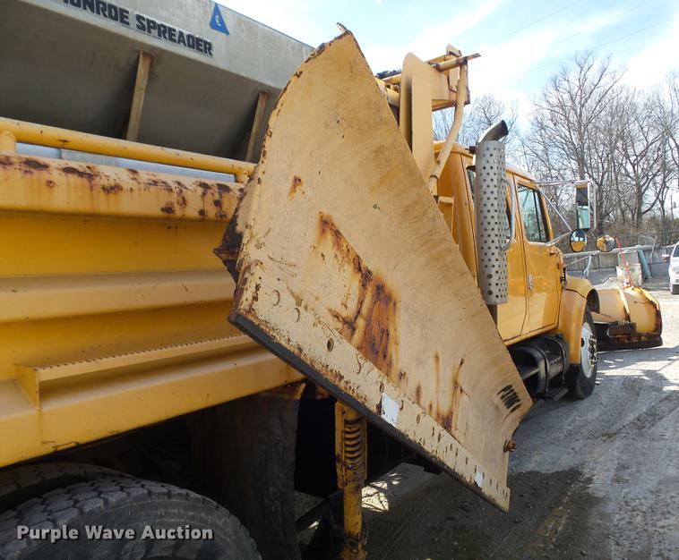 image for item DC7430 2000 International 4900 dump truck