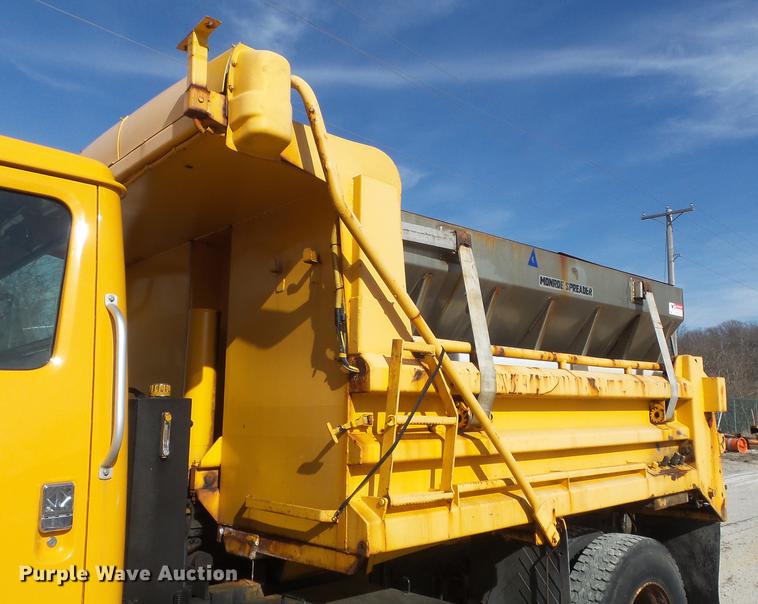 image for item DC7430 2000 International 4900 dump truck