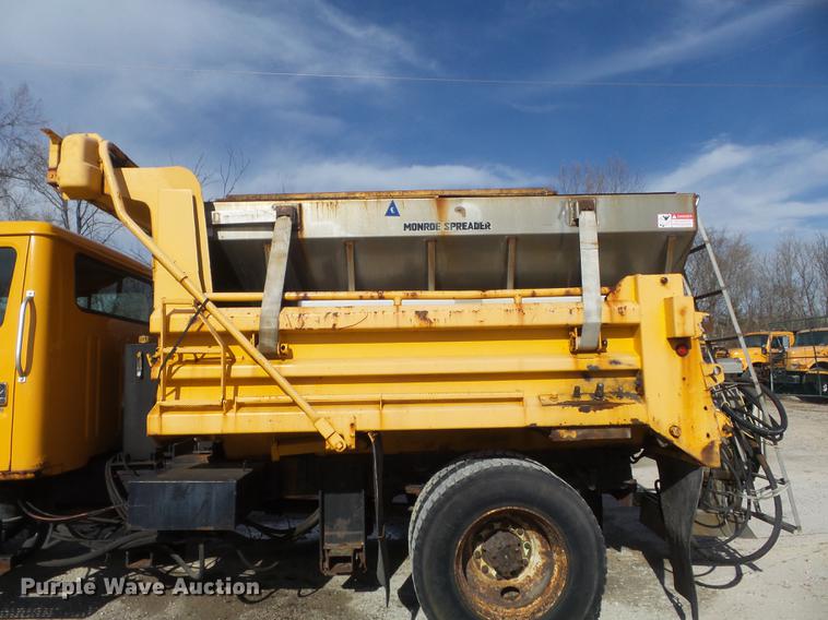 image for item DC7430 2000 International 4900 dump truck