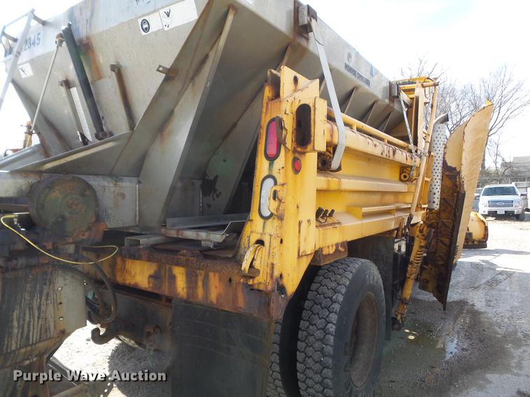 image for item DC7430 2000 International 4900 dump truck