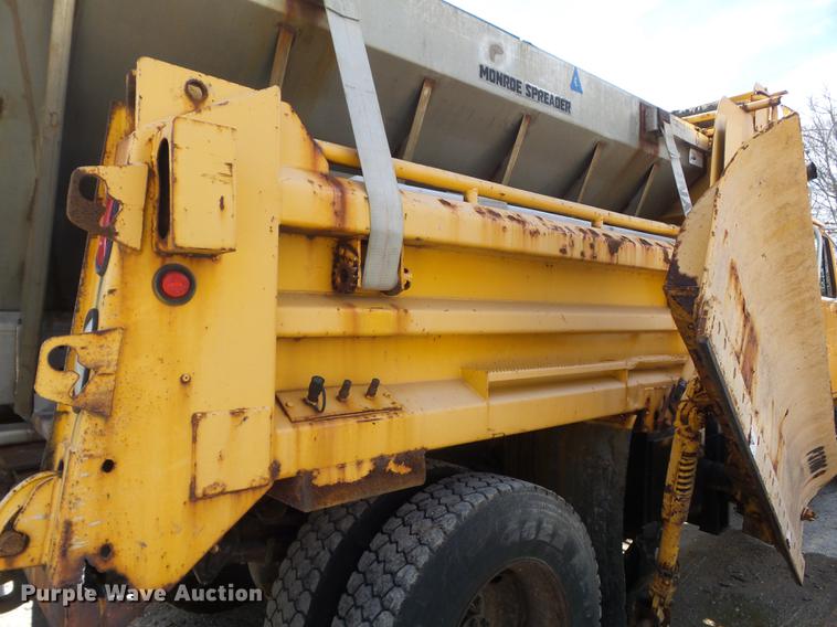 image for item DC7430 2000 International 4900 dump truck