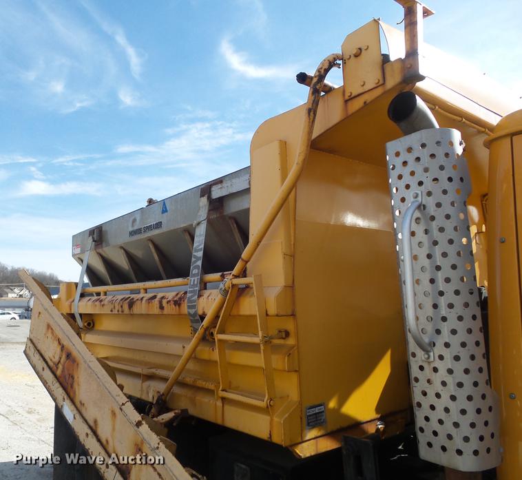 image for item DC7430 2000 International 4900 dump truck