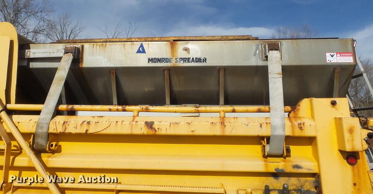 image for item DC7430 2000 International 4900 dump truck