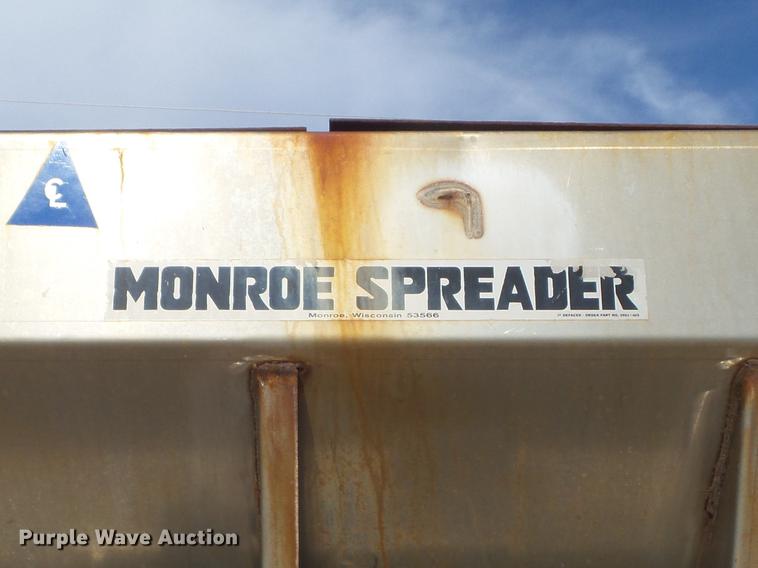 image for item DC7430 2000 International 4900 dump truck