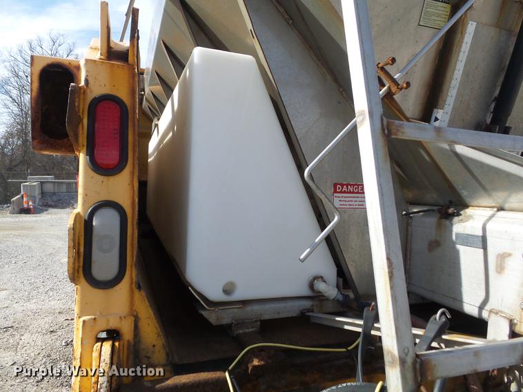 image for item DC7430 2000 International 4900 dump truck