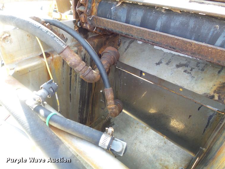 image for item DC7430 2000 International 4900 dump truck