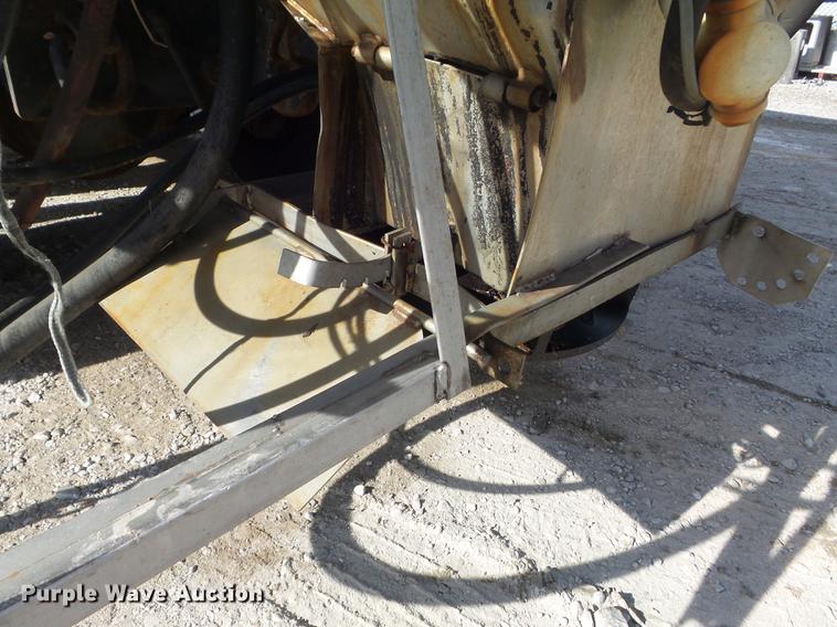 image for item DC7430 2000 International 4900 dump truck