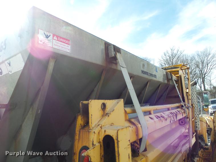 image for item DC7430 2000 International 4900 dump truck