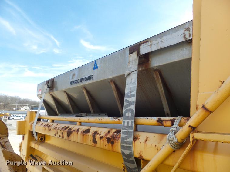 image for item DC7430 2000 International 4900 dump truck