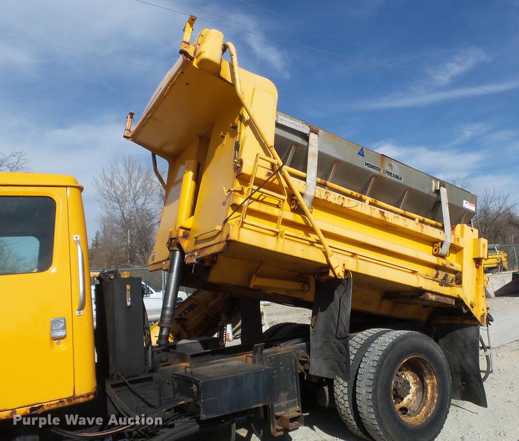 image for item DC7430 2000 International 4900 dump truck