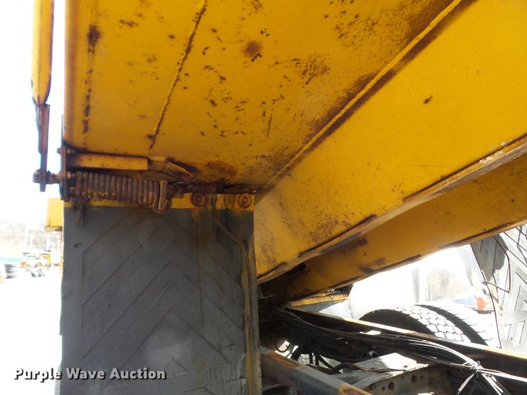 image for item DC7430 2000 International 4900 dump truck