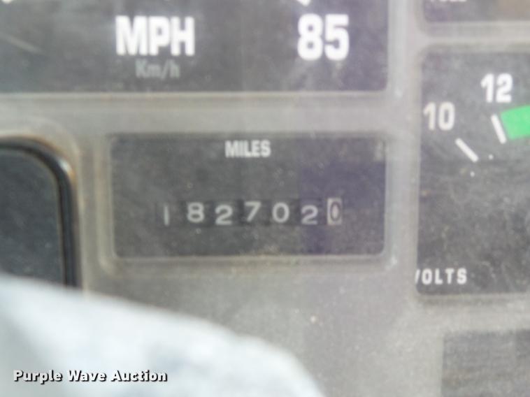 image for item DC7430 2000 International 4900 dump truck