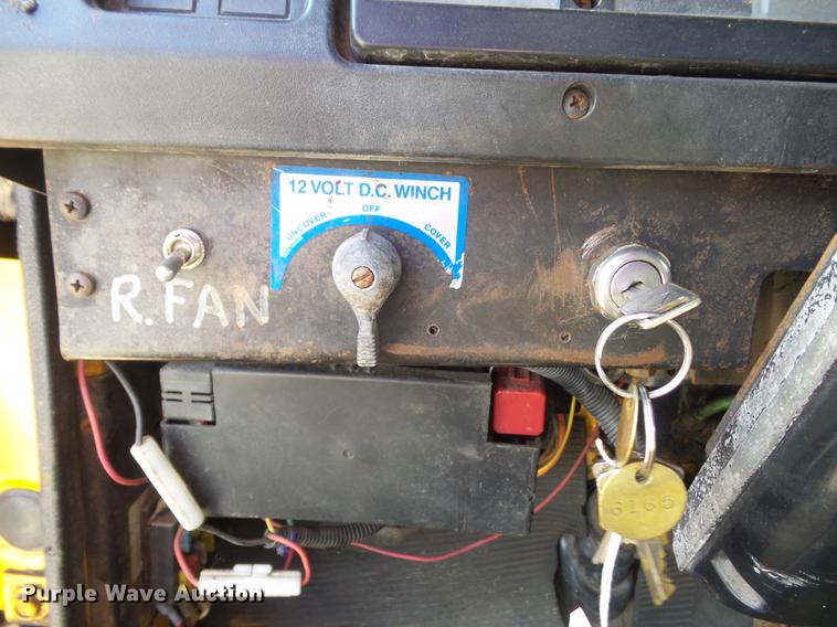 image for item DC7430 2000 International 4900 dump truck