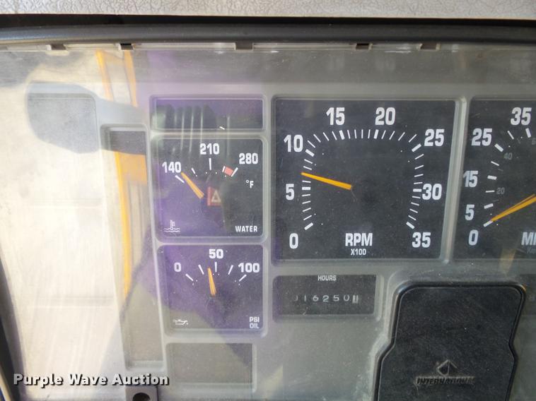 image for item DC7430 2000 International 4900 dump truck