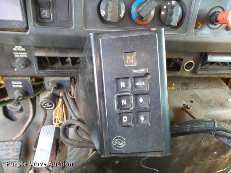 image for item DC7430 2000 International 4900 dump truck