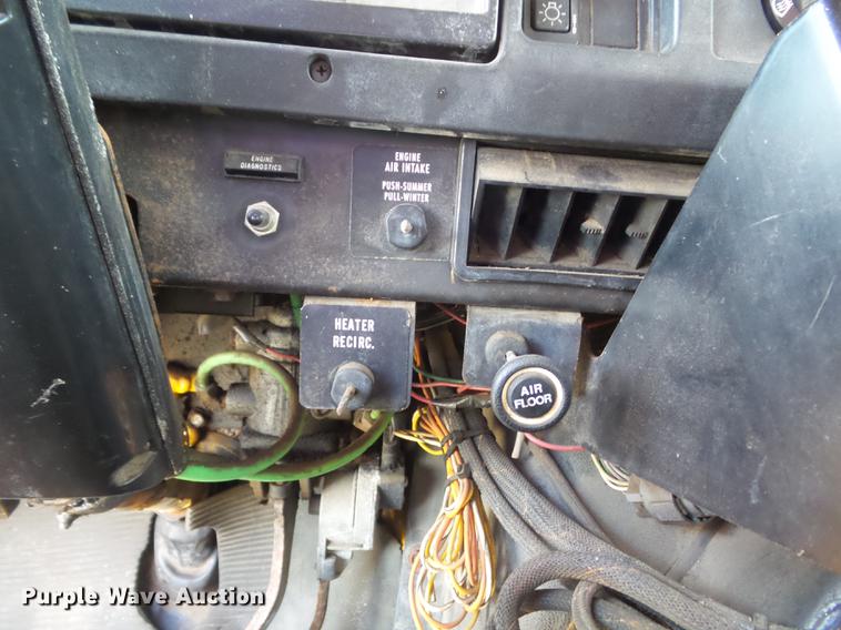 image for item DC7430 2000 International 4900 dump truck