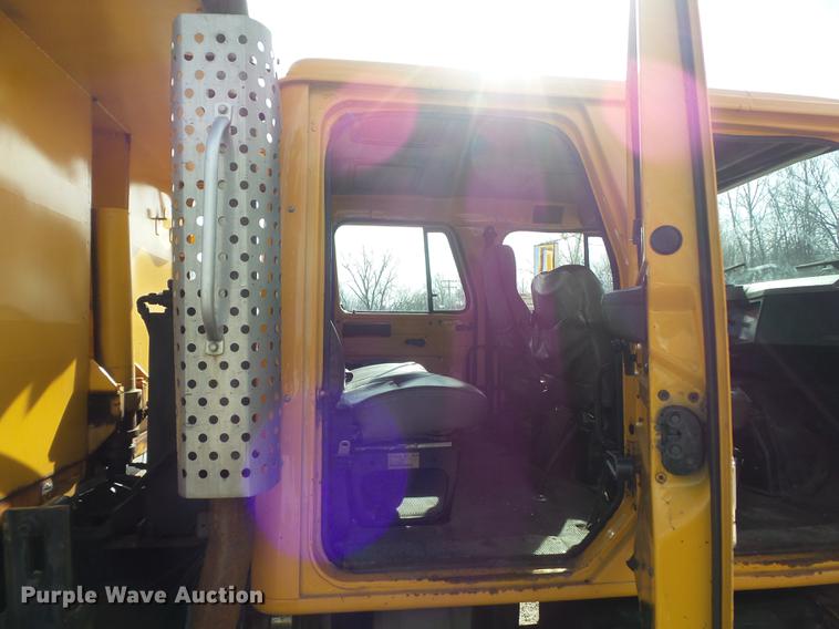 image for item DC7430 2000 International 4900 dump truck