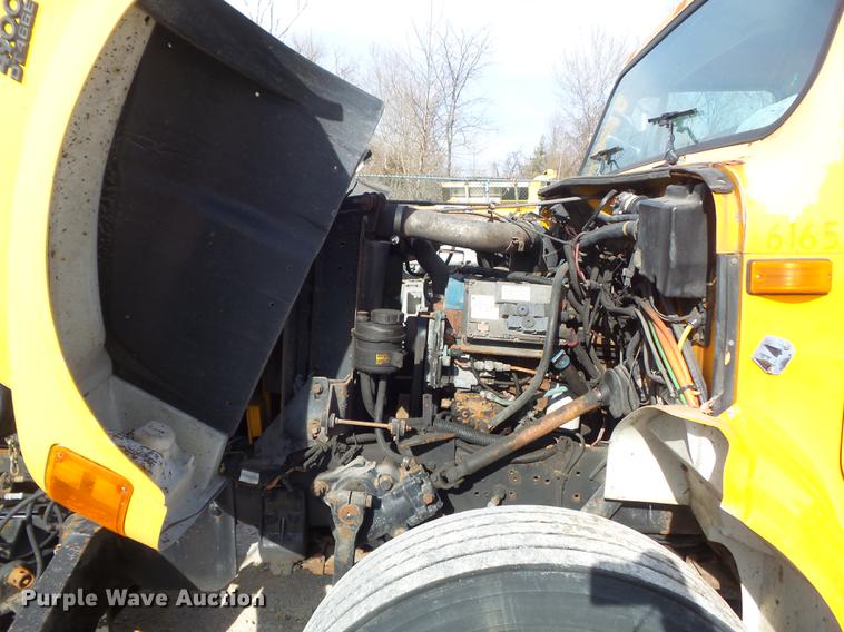 image for item DC7430 2000 International 4900 dump truck