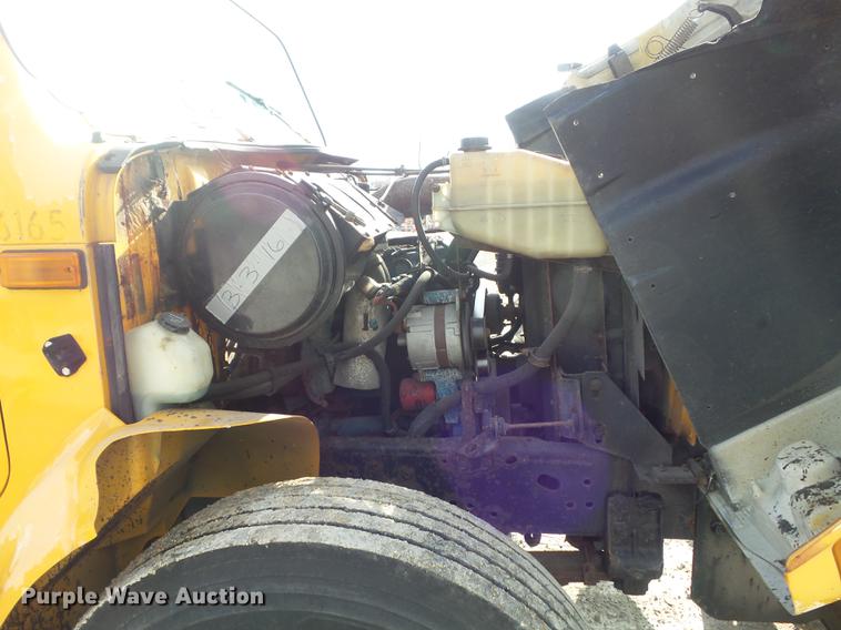 image for item DC7430 2000 International 4900 dump truck