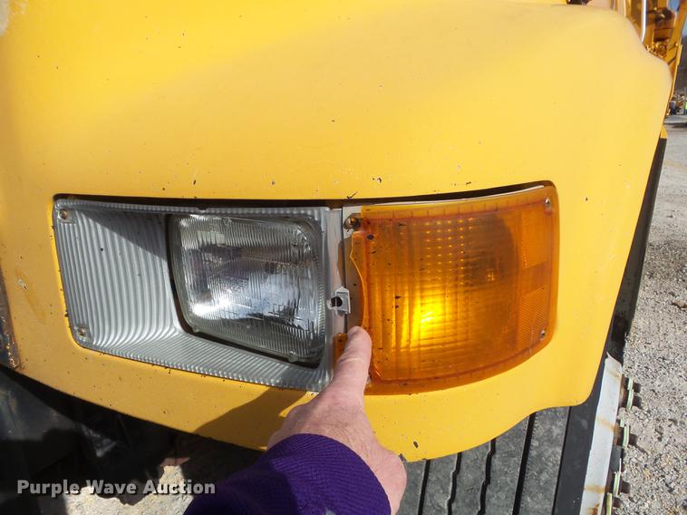 image for item DC7430 2000 International 4900 dump truck