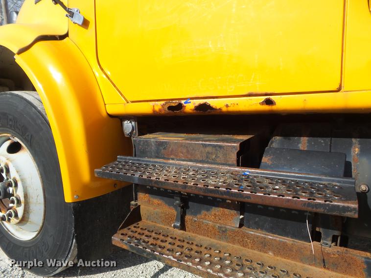 image for item DC7430 2000 International 4900 dump truck