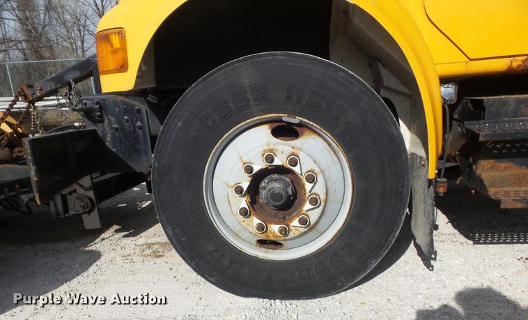 image for item DC7430 2000 International 4900 dump truck