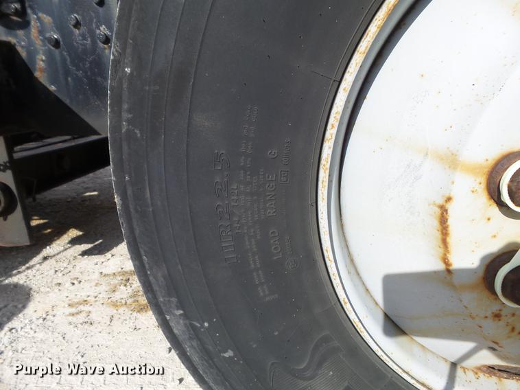 image for item DC7430 2000 International 4900 dump truck