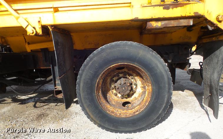 image for item DC7430 2000 International 4900 dump truck