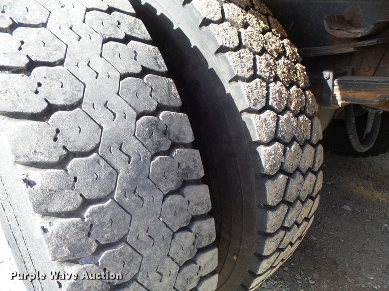 image for item DC7430 2000 International 4900 dump truck