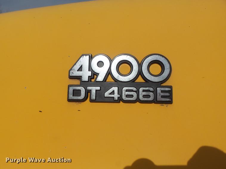 image for item DC7430 2000 International 4900 dump truck