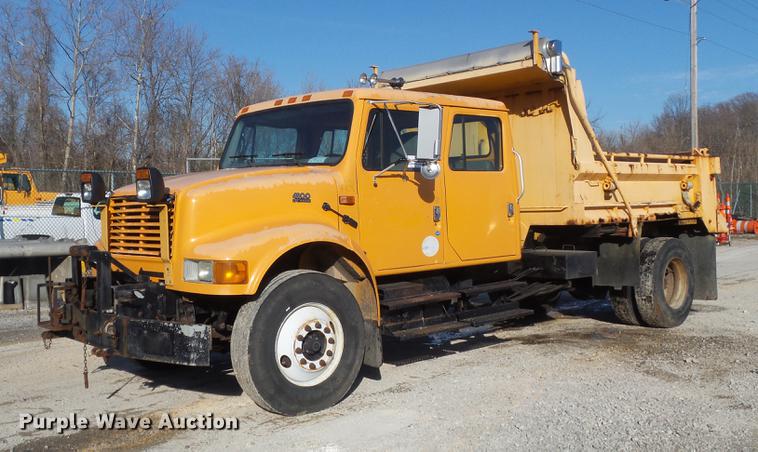 image for item DC7431 2001 International 4900 dump truck