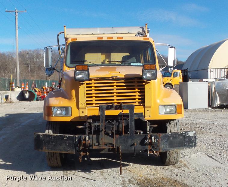 image for item DC7431 2001 International 4900 dump truck