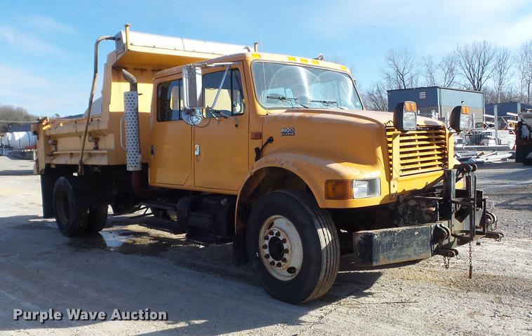 image for item DC7431 2001 International 4900 dump truck