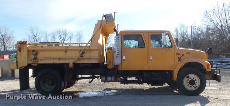 image for item DC7431 2001 International 4900 dump truck