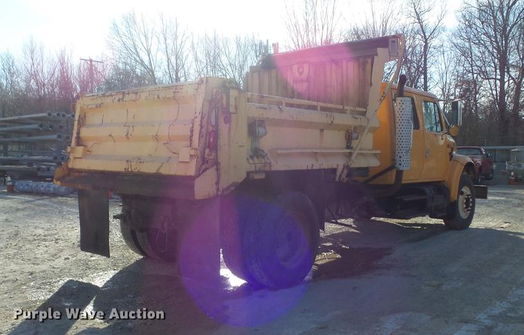 image for item DC7431 2001 International 4900 dump truck