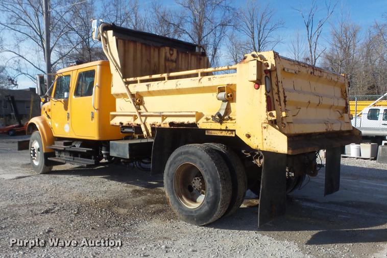 image for item DC7431 2001 International 4900 dump truck