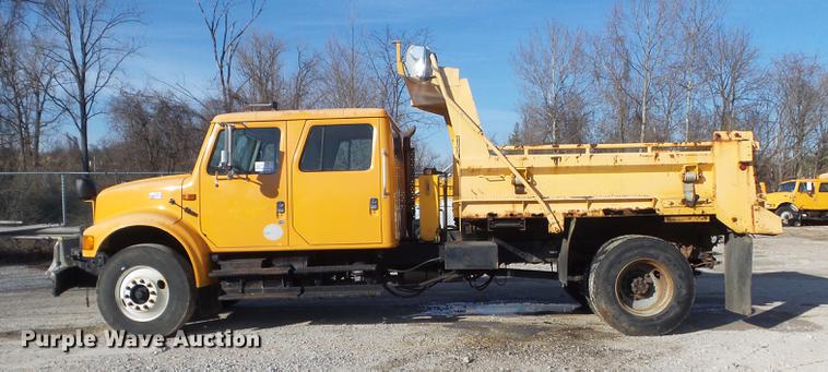 image for item DC7431 2001 International 4900 dump truck