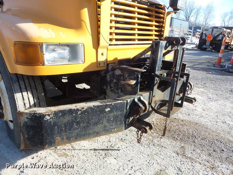 image for item DC7431 2001 International 4900 dump truck