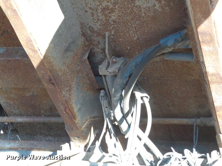 image for item DC7431 2001 International 4900 dump truck