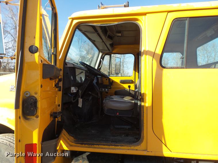 image for item DC7431 2001 International 4900 dump truck