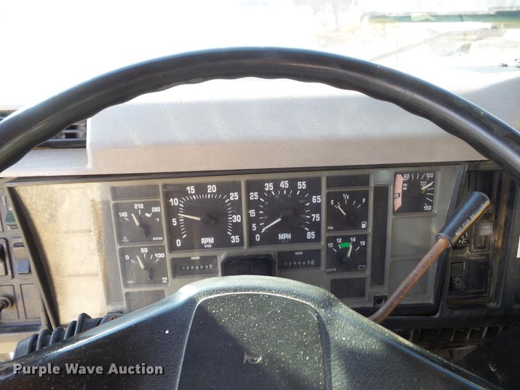 image for item DC7431 2001 International 4900 dump truck