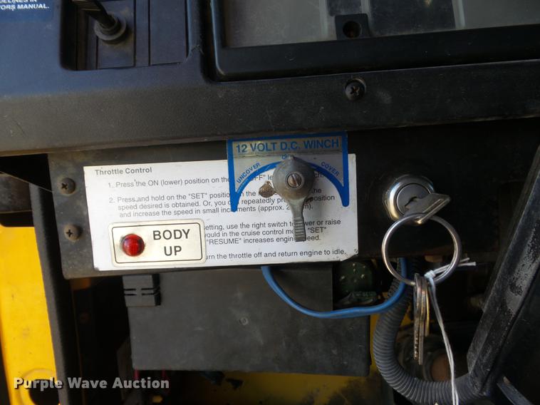 image for item DC7431 2001 International 4900 dump truck