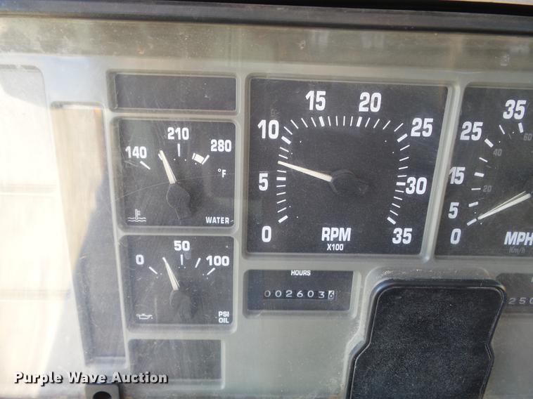 image for item DC7431 2001 International 4900 dump truck